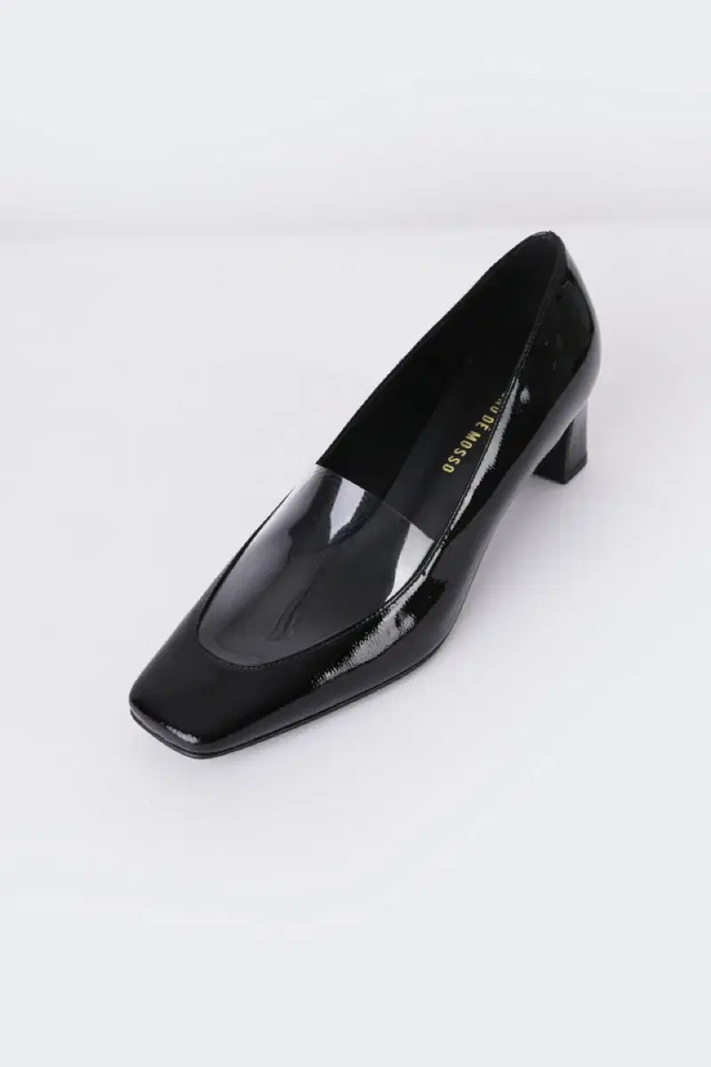 메노드모쏘 Square transparent pumps (black)